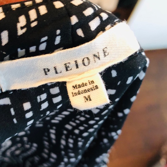 **Goodwill Sale** Pleione V Neck Blouse - Picture 4 of 4